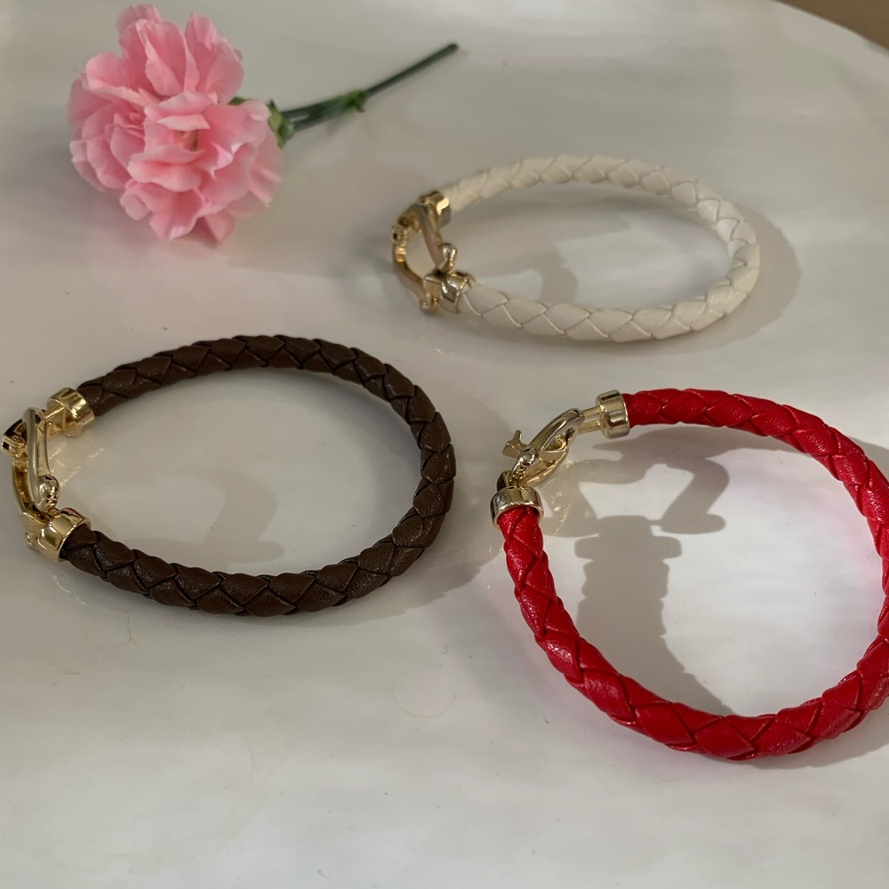 Set of three bracelet.